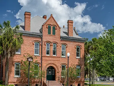 building in blountstown