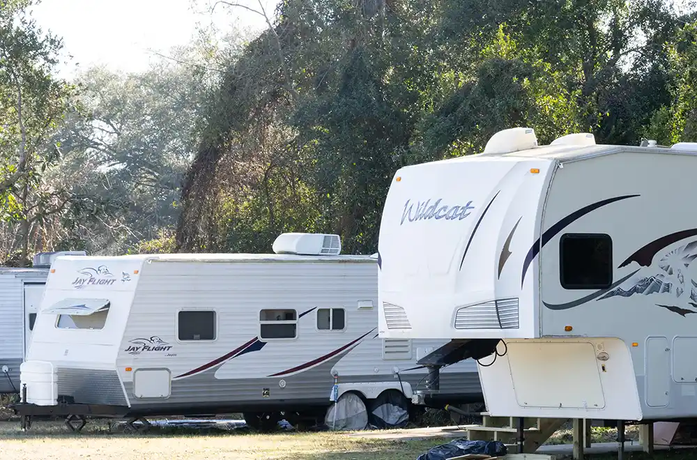 rvs parked in lakeside rv park